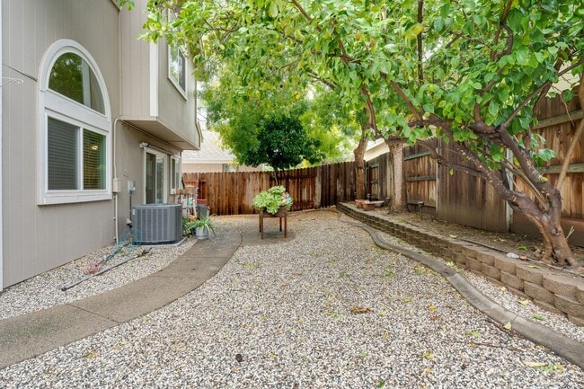 Building Photo - 3-Bed, 2.5-Bath Antelope Home with Vaulted Ceilings & Spacious Yard