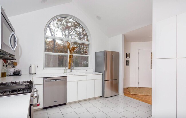 Building Photo - 43 Wooded Oak Ln