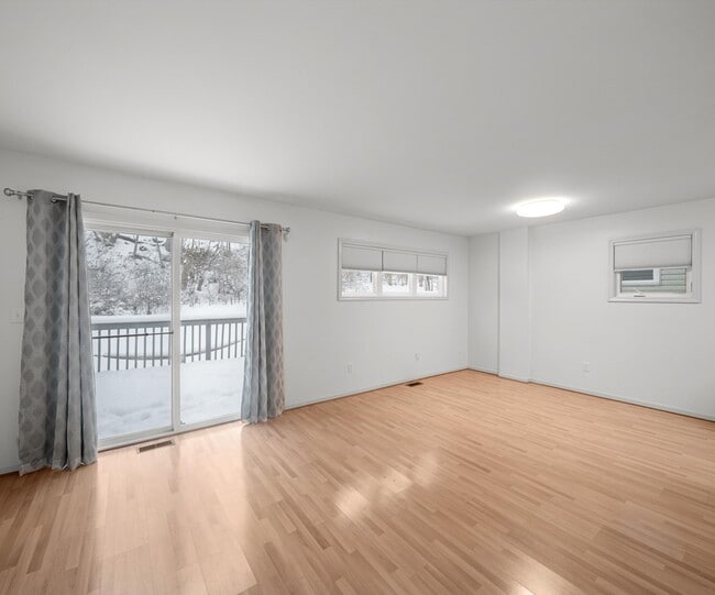 Building Photo - 905 Wildt St