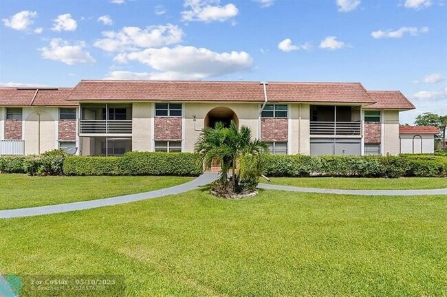 Building Photo - 22775-22766 SW 66th Ave