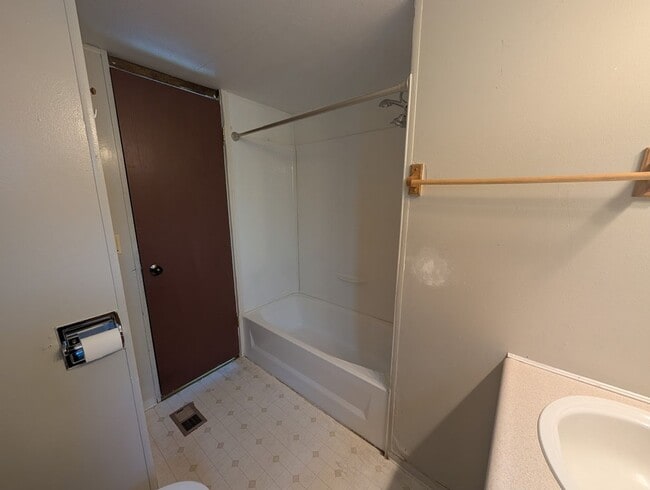 Building Photo - 2021 Grelle Ave