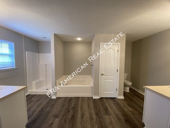 Building Photo - 2110 Bahama Dr