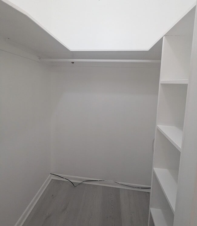 Building Photo - 283 Sheffield L