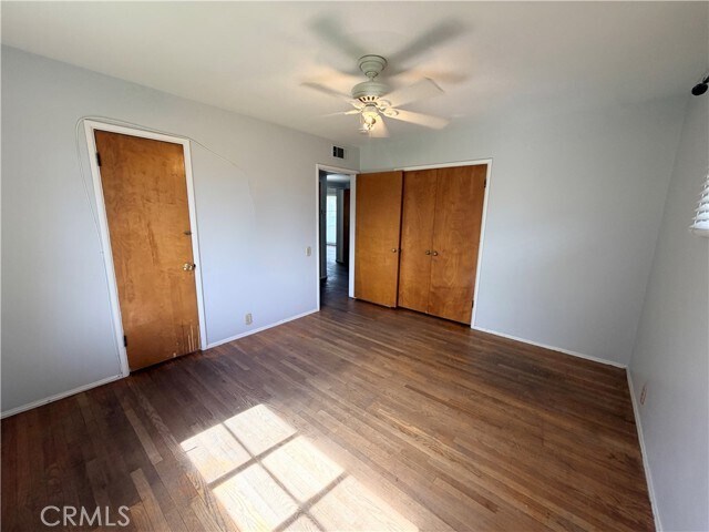 Building Photo - 323 E Holly St