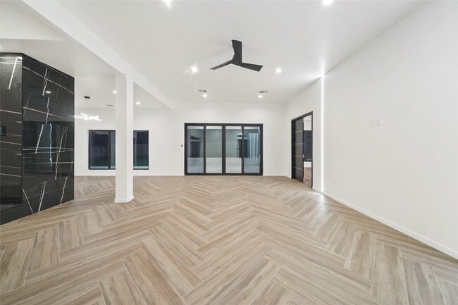 Building Photo - 2438 Carriage Lamp Ln