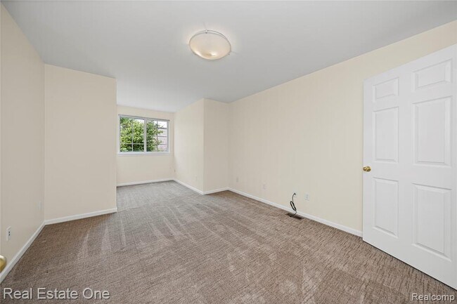 Building Photo - 38282 Saratoga Cir