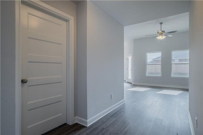 Building Photo - Three bed home in Deer Creek schools