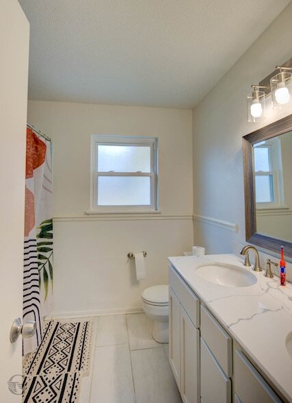 Building Photo - 9478 Poinsettia Dr