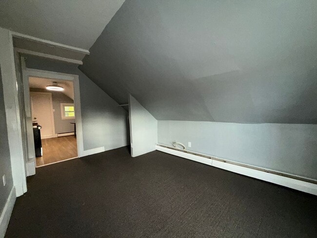 Building Photo - Price Drop!! 3rd Floor Amesbury 2 Bedroom+Office