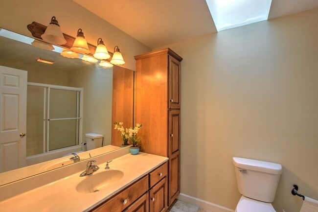 Building Photo - Forsyth Home!  4 Beds 3.5 Baths with Finis...