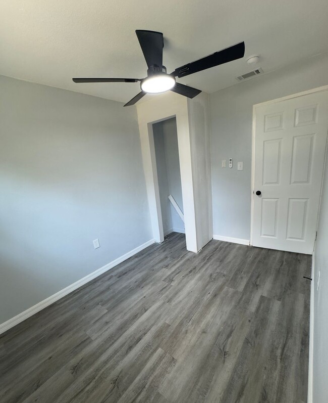 Building Photo - GORGEOUS 3BR/1BA Block Home! NO APPLICATIO...