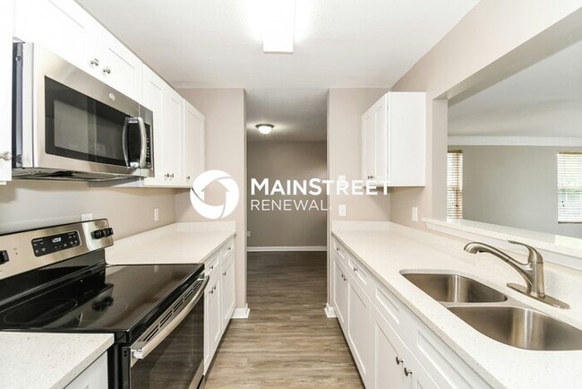Building Photo - 4 Bedroom Pet-Friendly Home in Jacksonville, FL with Main Street Renewal