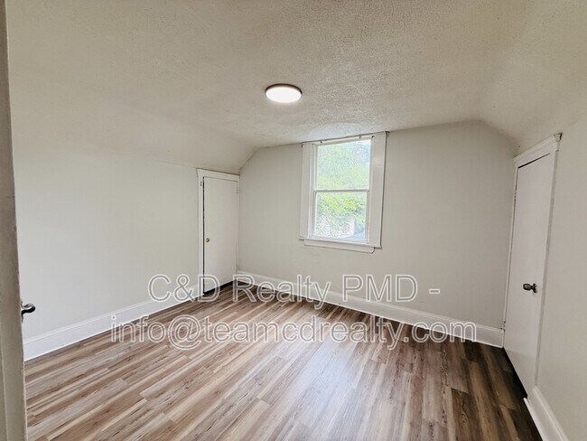 Building Photo - 4123 Stickney Ave