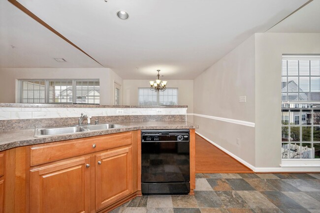 Building Photo - Elevator Condo in Frederick Pent House Level