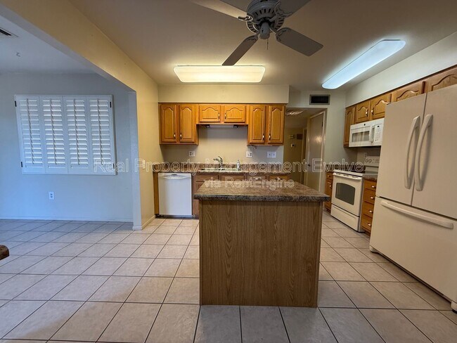 Building Photo - 17026 N 96th Ave