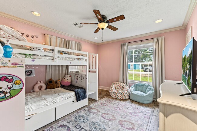 Building Photo - 515 Foxglove Ln