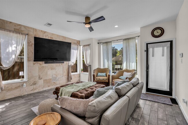 Building Photo - 55 S Bethany Bend Cir