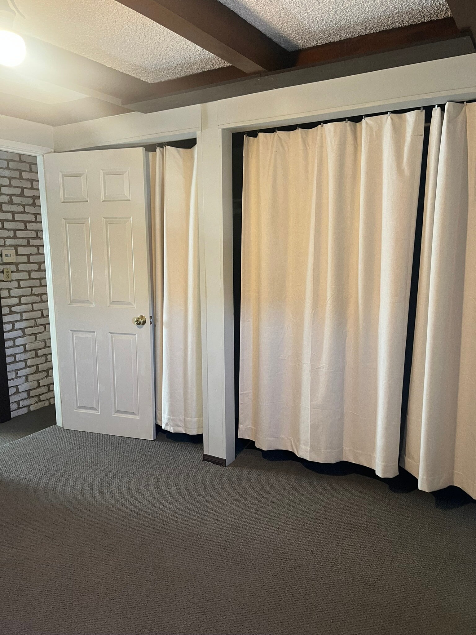 Small Bedroom - 1132 N Heliotrope Dr