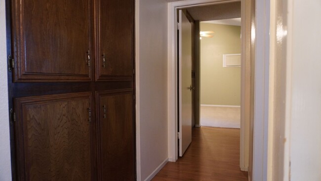 Building Photo - Single-Family Home in a Prime Location.