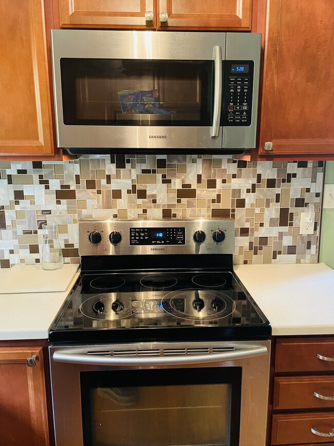 Building Photo - 5301 Yardley Terrace