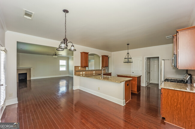 Building Photo - 561 Greyhound Ct