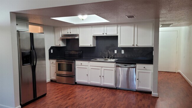 Building Photo - 14777 Wunderlich Dr