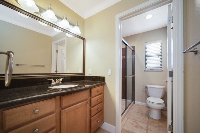 Building Photo - Updated 2 bed/2 bath Condo in Crestview Avaliable NOW!!! - $2,800/mo