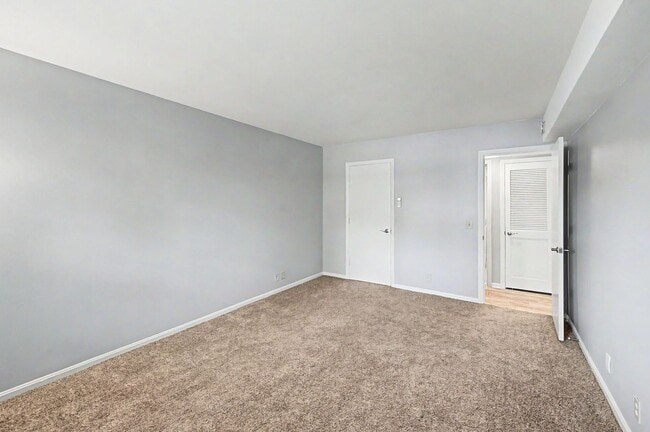Building Photo - 5025 Hillsboro Pike