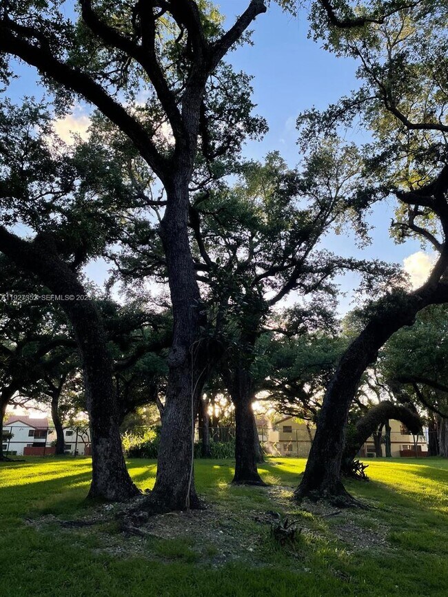 Building Photo - 601 Ives Dairy Rd