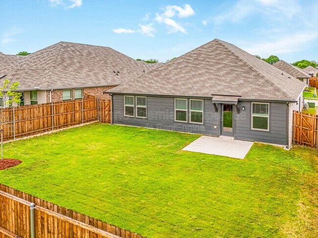 Building Photo - 2200 Dunbar Dr