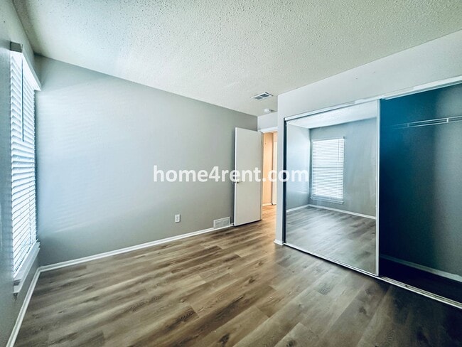 Building Photo - Newer LVP Flooring, Paint and SS Appliance...