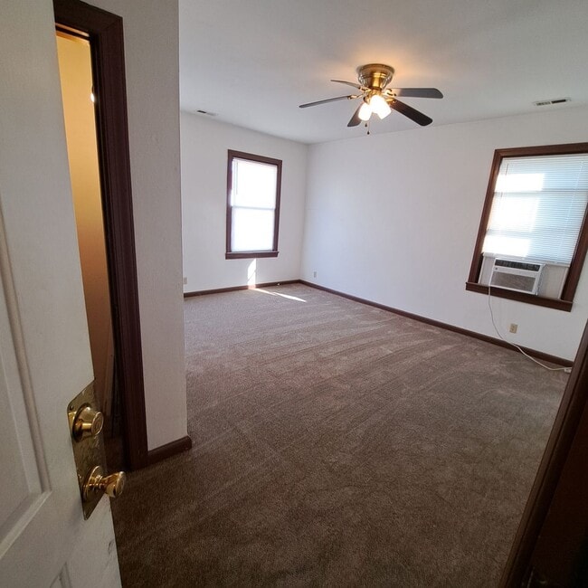 Building Photo - 708 DINWID