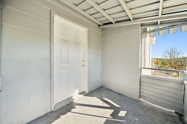 Building Photo - 623 Spruce St