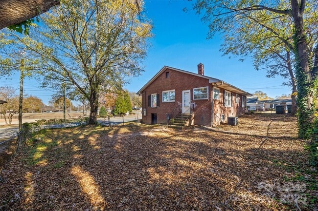 Building Photo - 807 N Morris St