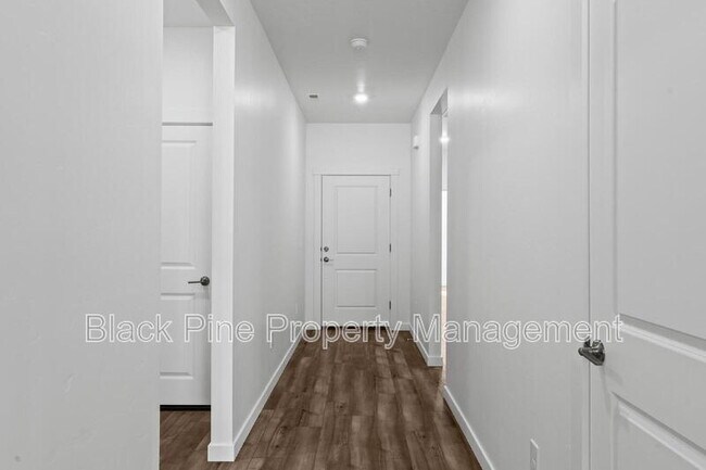 Building Photo - 15307 Cloud Crst Ave