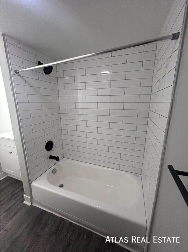 Building Photo - 551 S Fairfax St