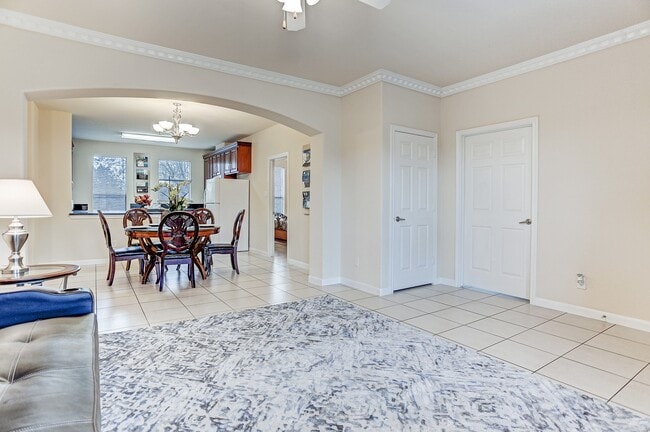 Building Photo - 2088 Laverne St