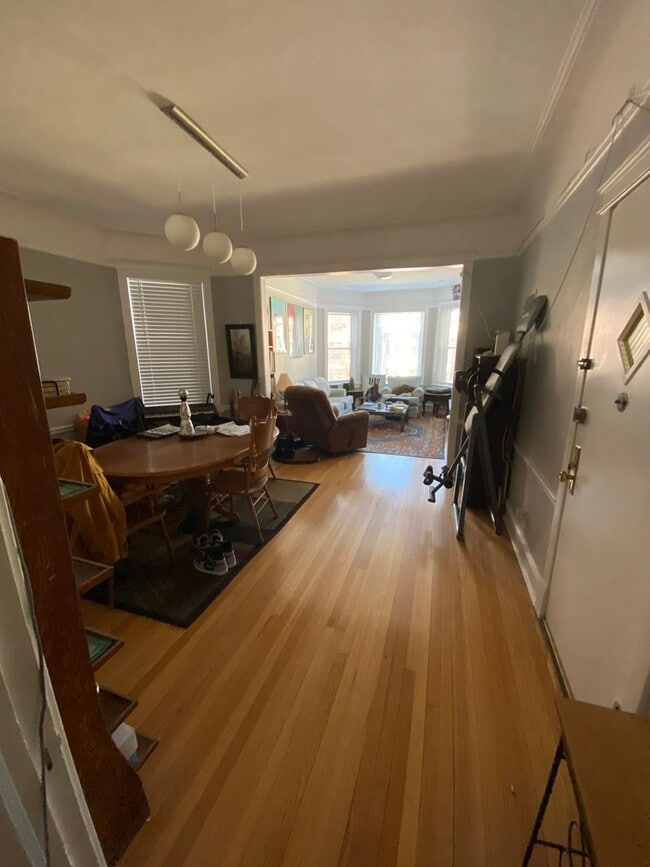 Building Photo - 4847 N Damen Ave