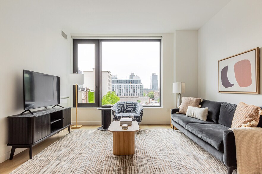 Primary Photo - 655 Union St