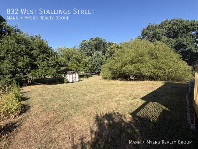 Building Photo - 832 W Stallings St