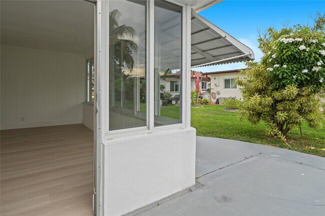 Building Photo - 4510 NW 49th Dr