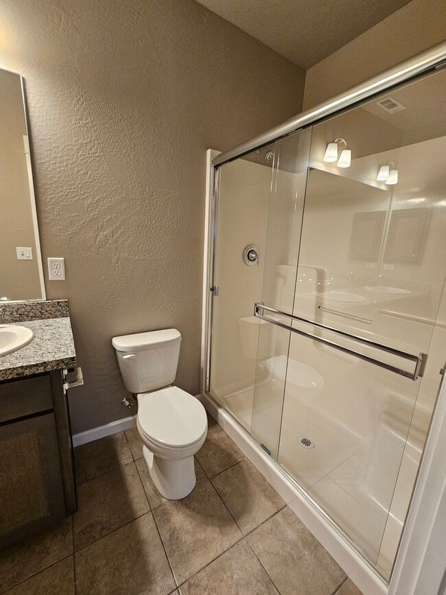 Building Photo - Beautiful Townhomes in East Medford