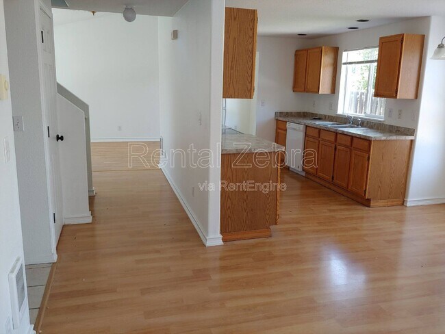 Building Photo - 2945 SW Salmon Ave