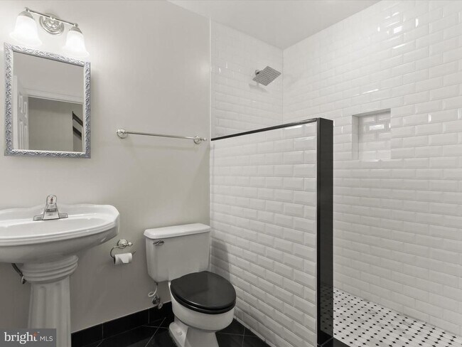 Building Photo - 4424 Westover Pl NW