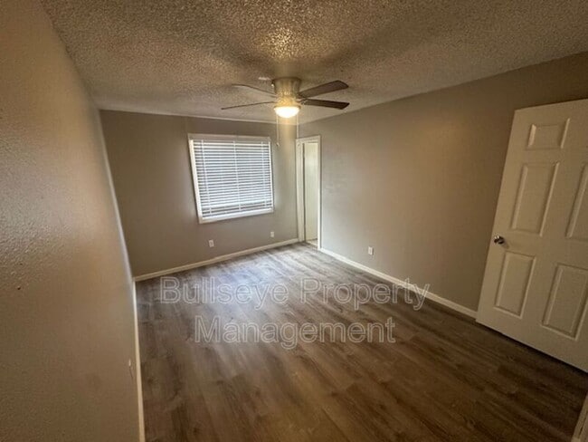 Building Photo - 7956 W Mariposa Dr