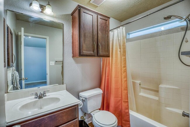 Building Photo - 305 Duprie Dr