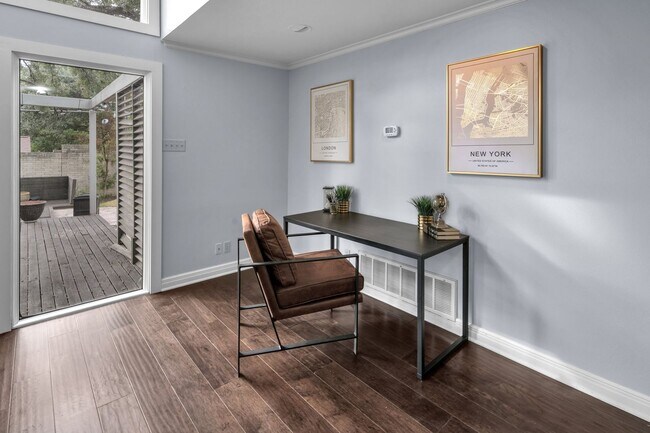 Building Photo - CHARMING 5 BDRM HOME IN CASTLE HILLS!!