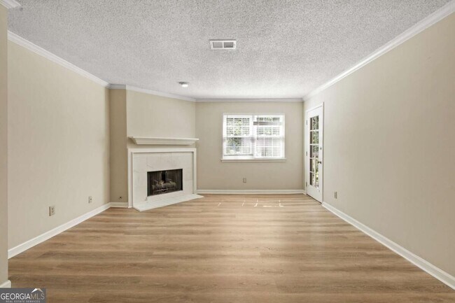 Building Photo - 611 Barrington Hills Dr