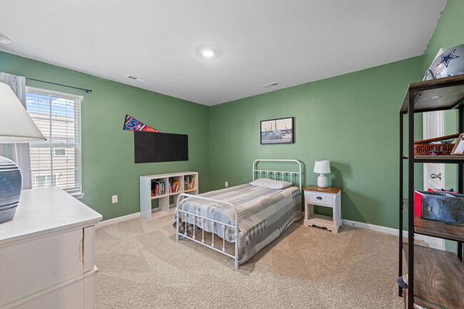 Building Photo - 1009 Chiles Dr