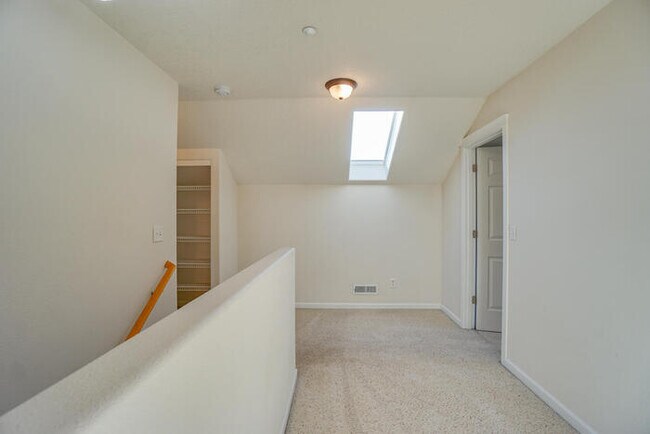 Building Photo - BEAUTIFUL THREE BEDROOM HOME IN VANCOUVER
